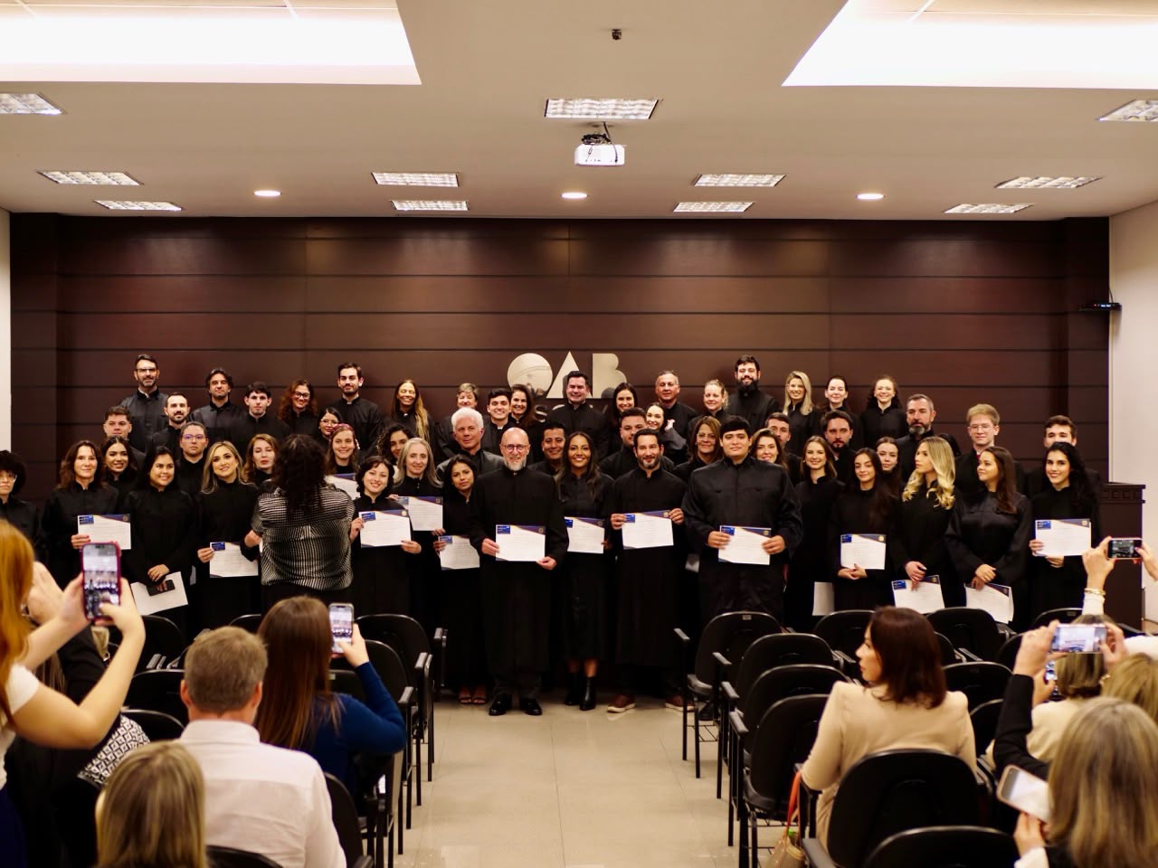 Juramento em Cascavel marca o início da carreira de mais 40 advogados do Paraná